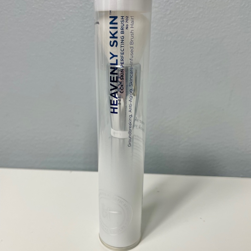 IT COSMETICS heavenly skin cc + perfecting brush - Picture 3 of 5